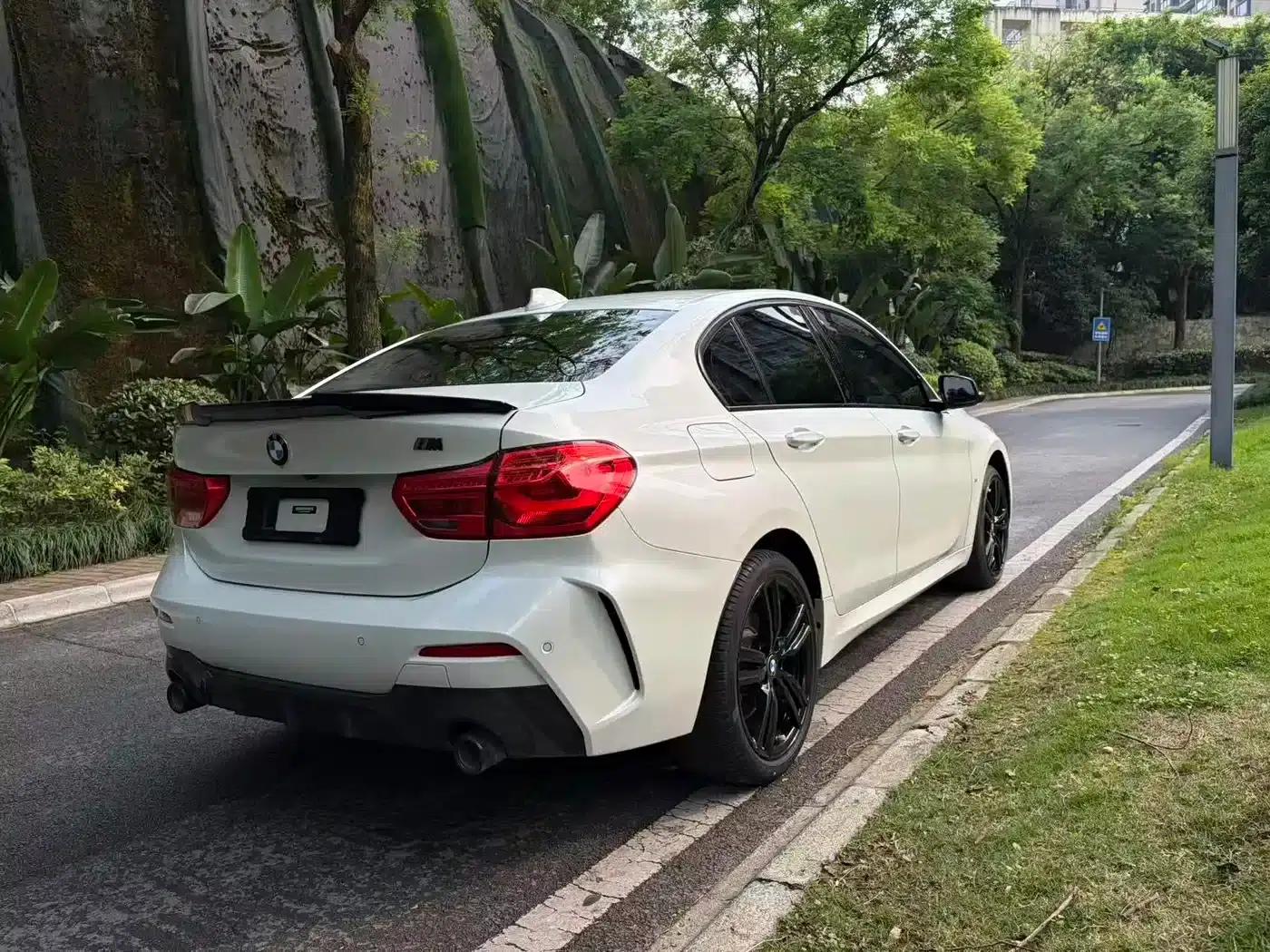 BMW 1 Series 2021 Facelift 125i M Sport Shadow Edition — миниатюра 6