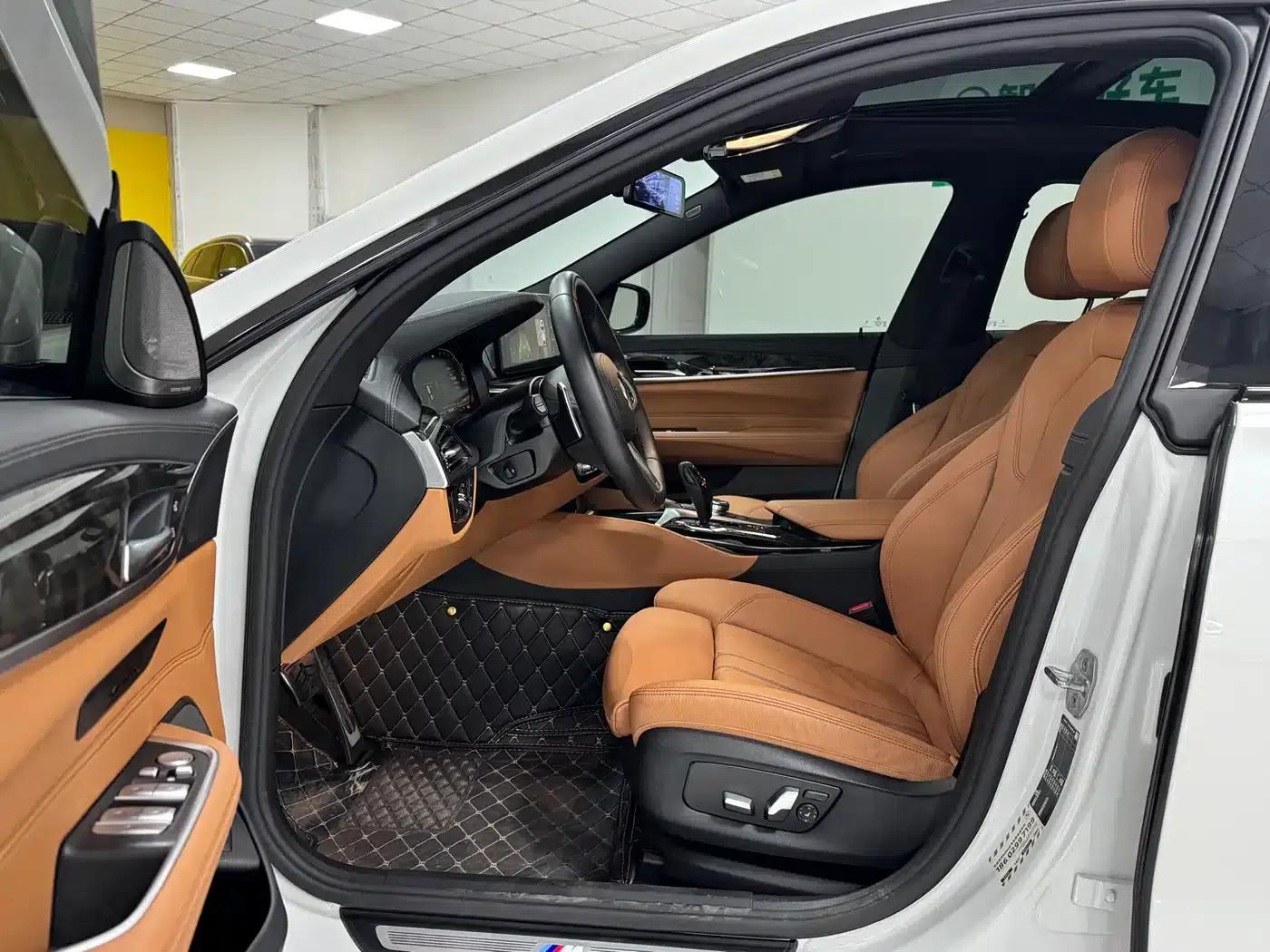 2022 BMW 6 Series GT 630i M Sport Package — миниатюра 4