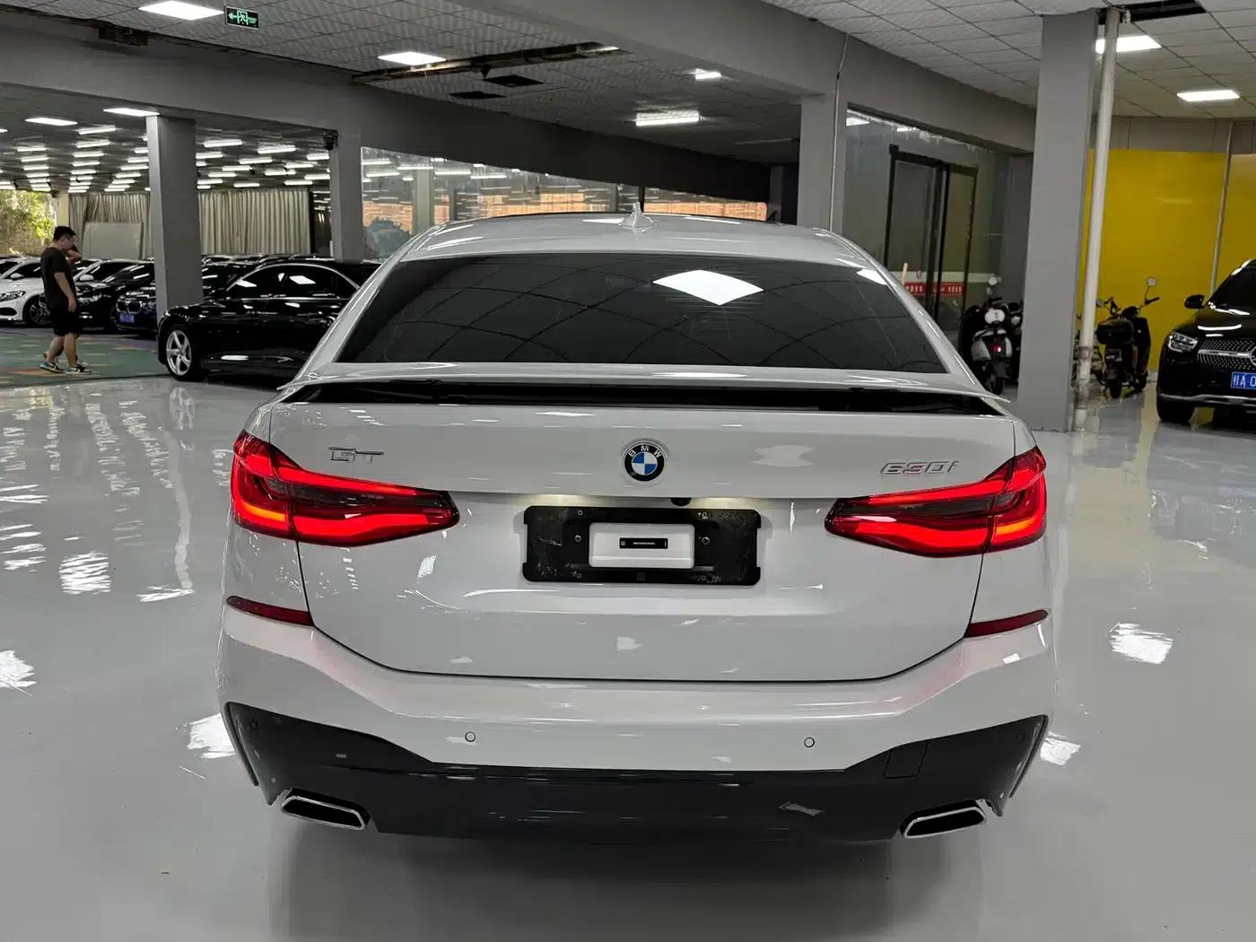 2022 BMW 6 Series GT 630i M Sport Package — миниатюра 8