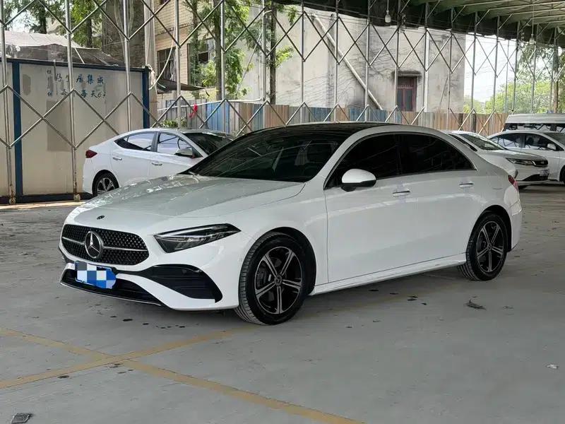 2023 Mercedes-Benz A-Class A 200 L Sport Sedan Fashion Edition — миниатюра 1