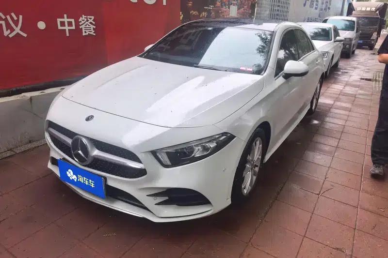 Mercedes-Benz A-Class 2020 Facelift A 200 L Sport Sedan Fashion Model — миниатюра 1