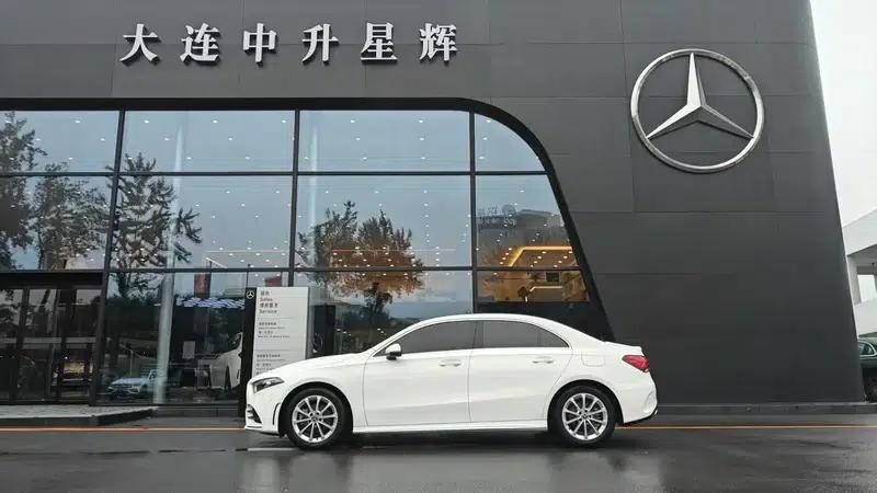 Mercedes-Benz A-Class 2021 A 200 L Sport Sedan Fashion Edition — миниатюра 3