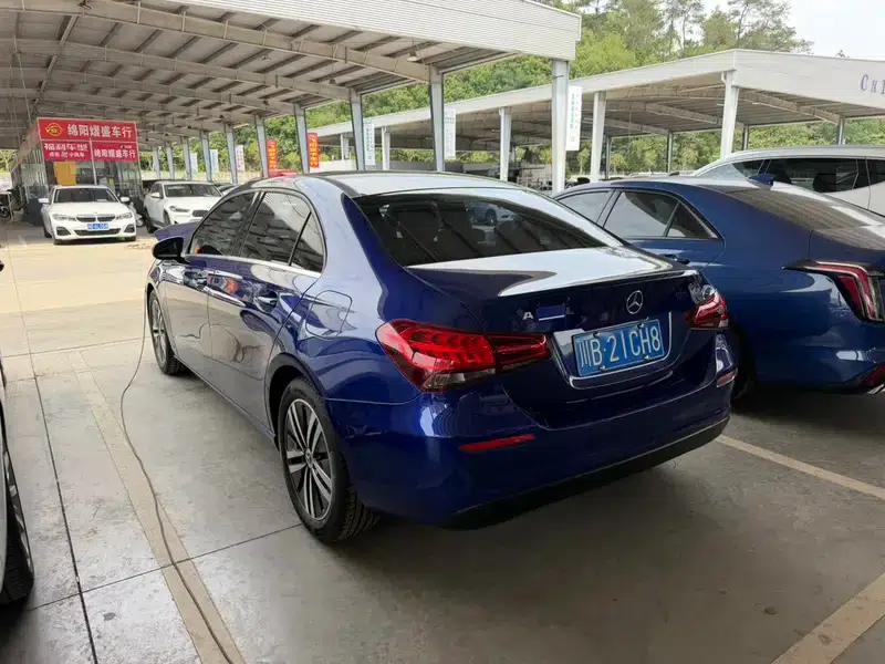 2021 Mercedes-Benz A-Class A 180 L Sport Sedan — миниатюра 4