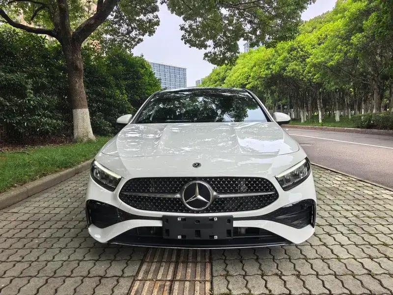 2024 Mercedes-Benz A-Class A 200 L Dynamic Edition — миниатюра 2