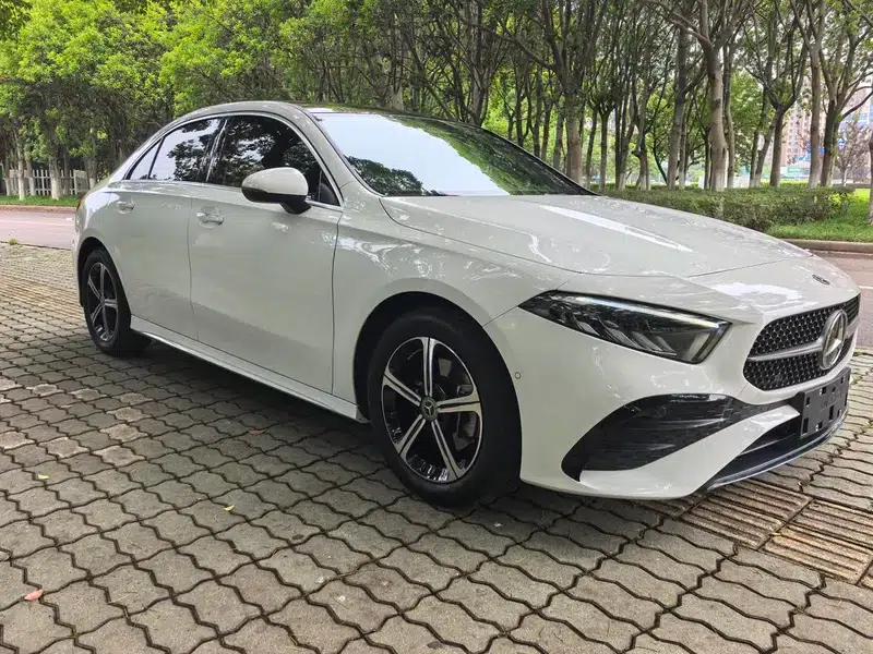 2024 Mercedes-Benz A-Class A 200 L Dynamic Edition — миниатюра 3