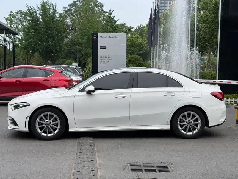 2019 Mercedes-Benz A-Class A 200 L — миниатюра 4