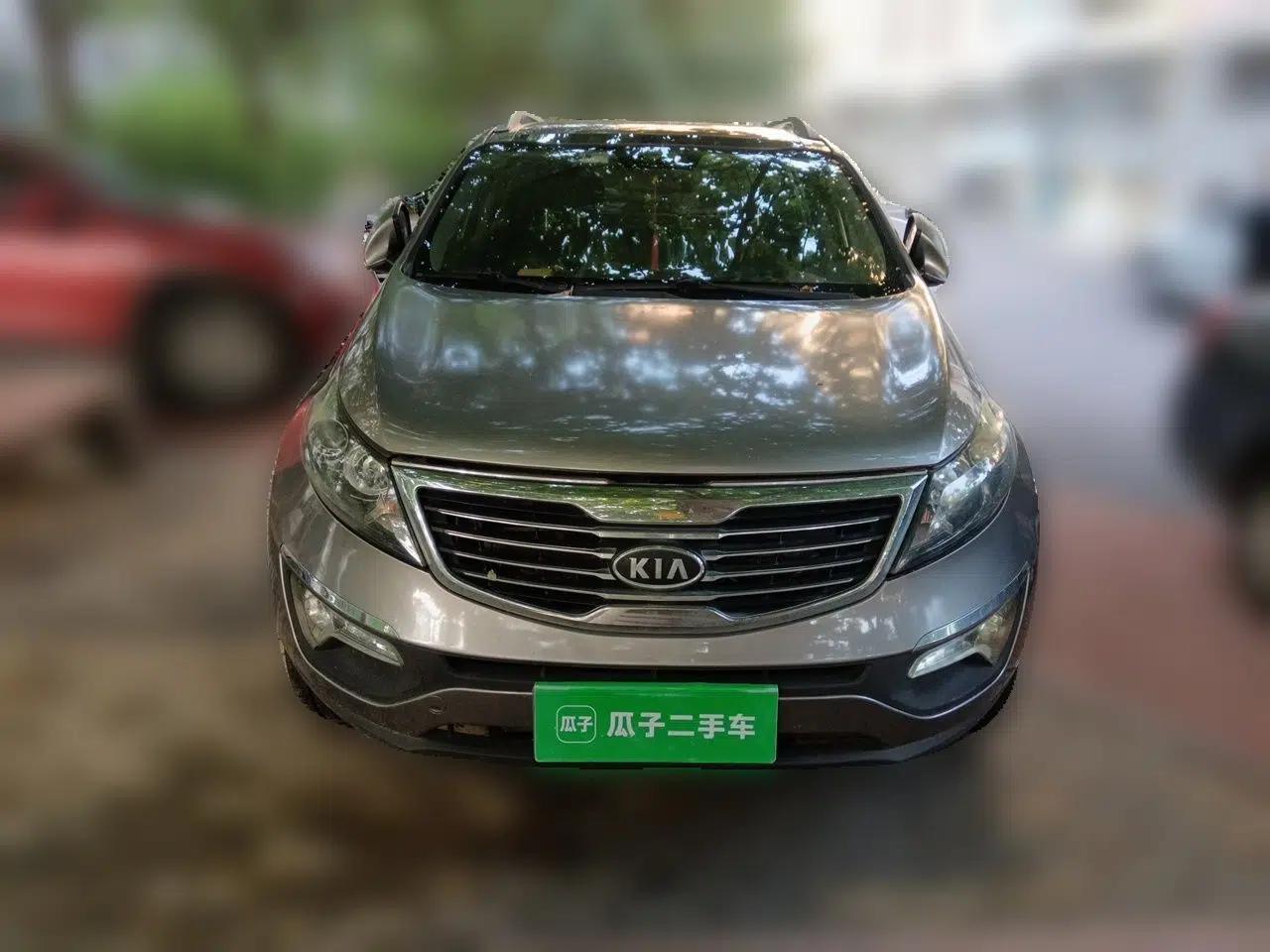 Kia Sportage R 2011 2.0L Automatic Two-Wheel Drive Premium Edition — миниатюра 2