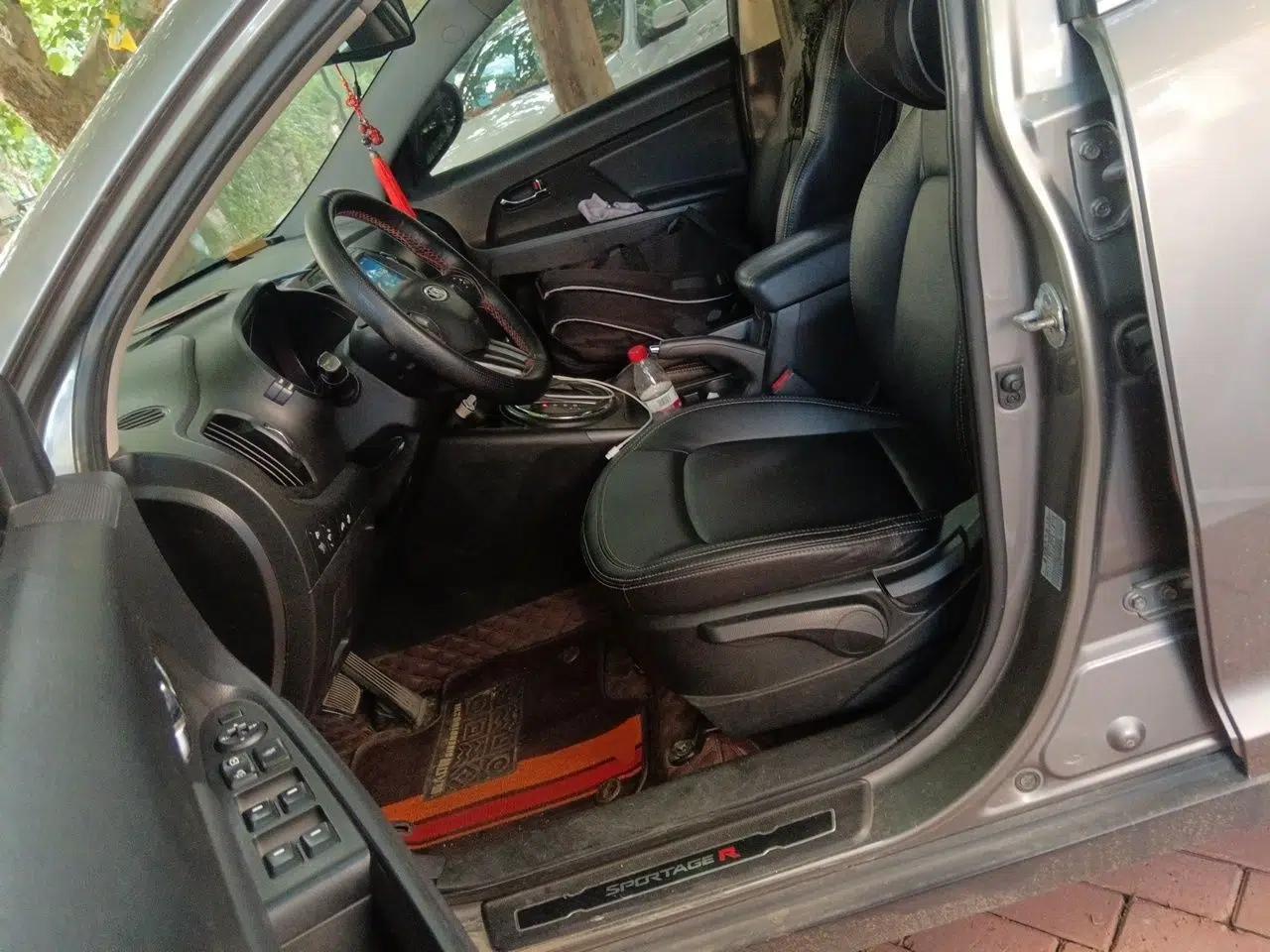 Kia Sportage R 2011 2.0L Automatic Two-Wheel Drive Premium Edition — миниатюра 15