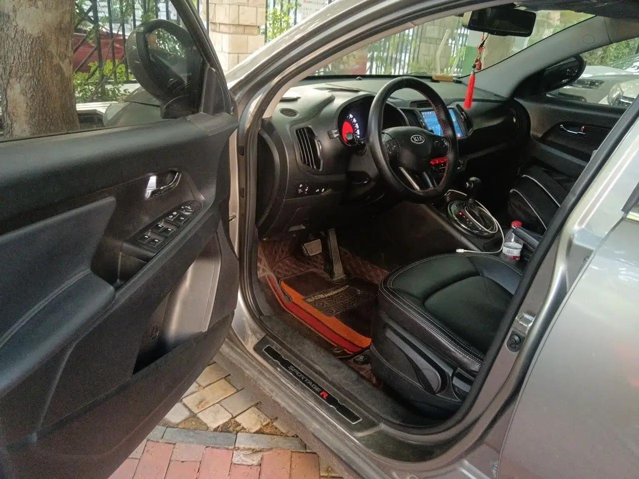 Kia Sportage R 2011 2.0L Automatic Two-Wheel Drive Premium Edition — миниатюра 16