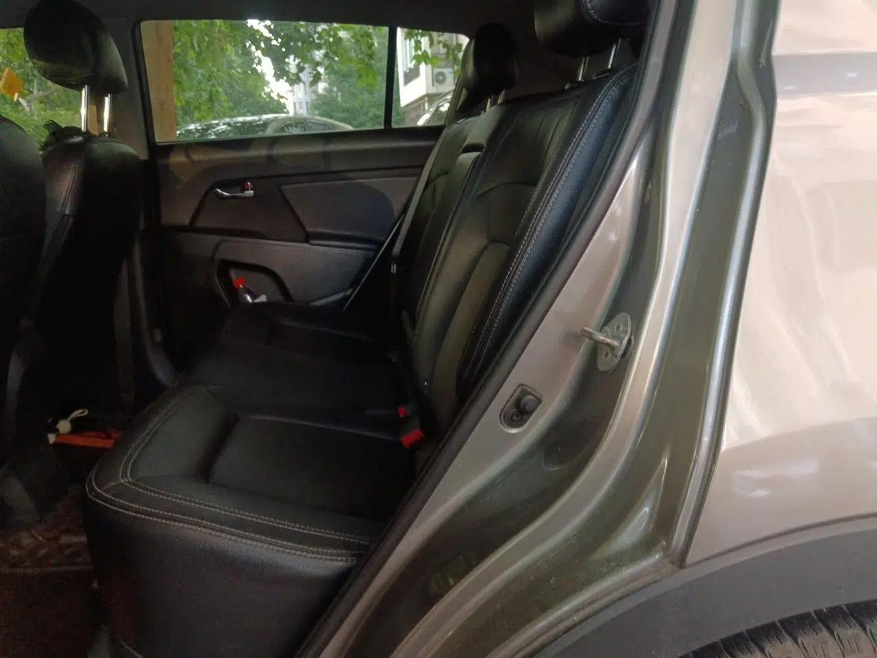 Kia Sportage R 2011 2.0L Automatic Two-Wheel Drive Premium Edition — миниатюра 17