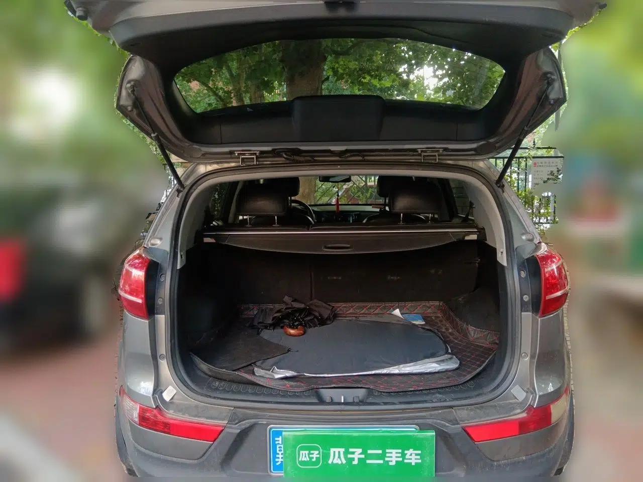 Kia Sportage R 2011 2.0L Automatic Two-Wheel Drive Premium Edition — миниатюра 19