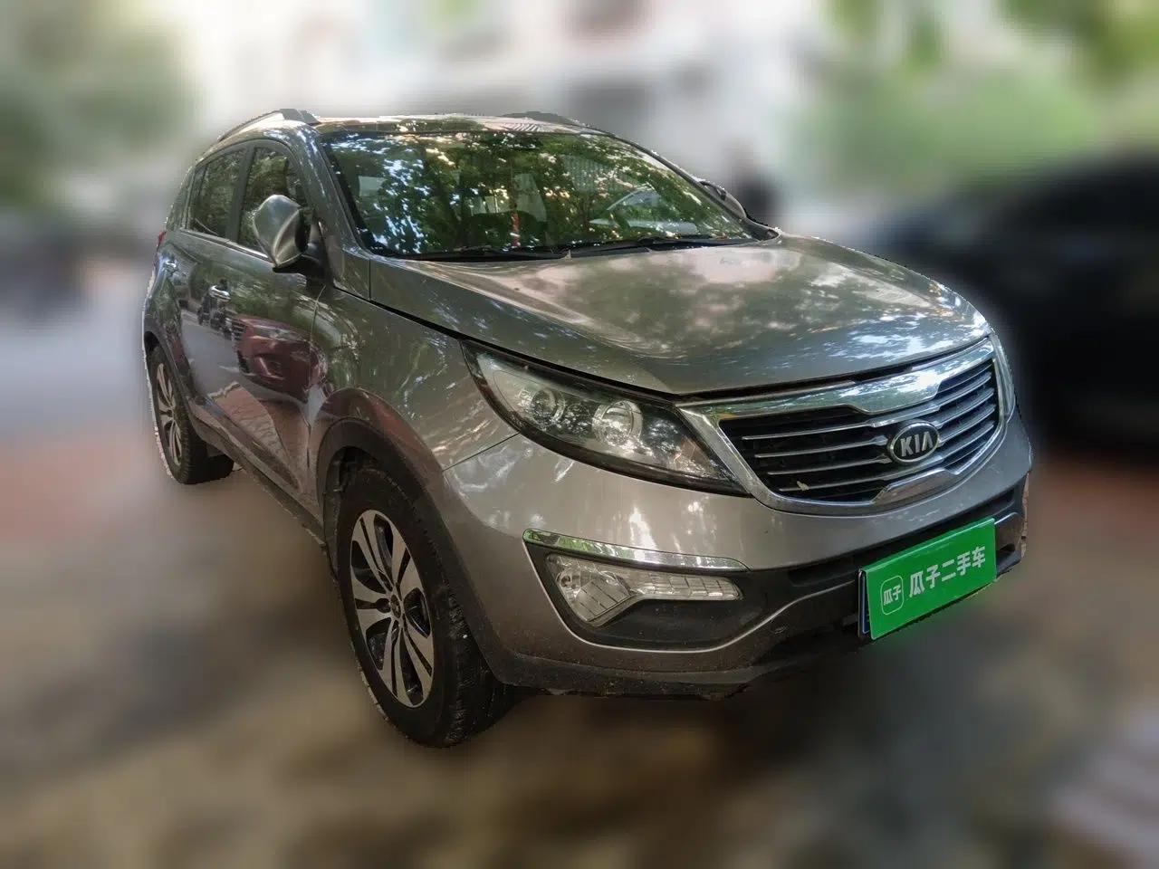 Kia Sportage R 2011 2.0L Automatic Two-Wheel Drive Premium Edition — миниатюра 3