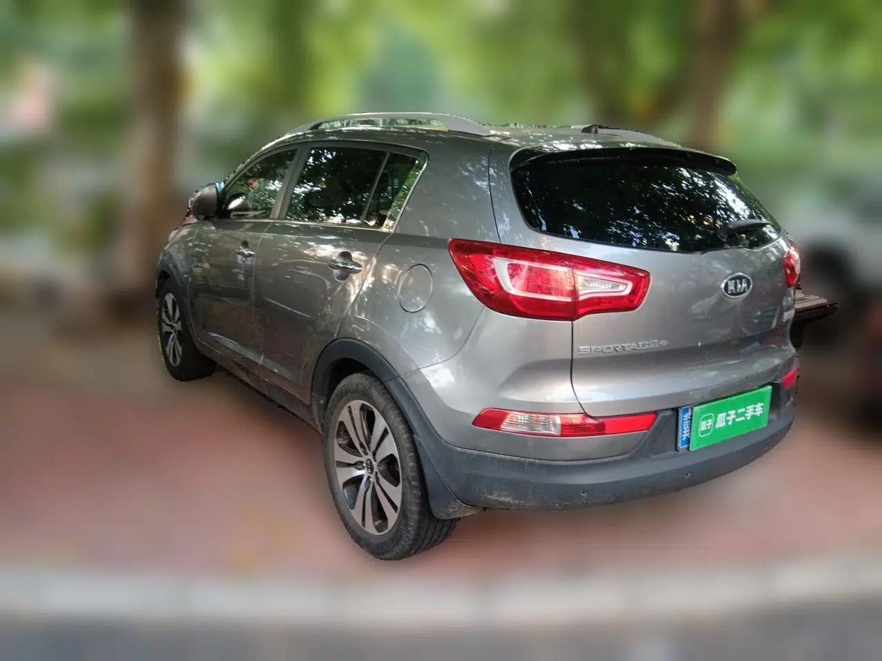 Kia Sportage R 2011 2.0L Automatic Two-Wheel Drive Premium Edition — миниатюра 4