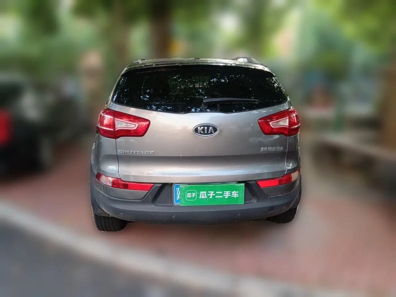 Kia Sportage R 2011 2.0L Automatic Two-Wheel Drive Premium Edition — миниатюра 5