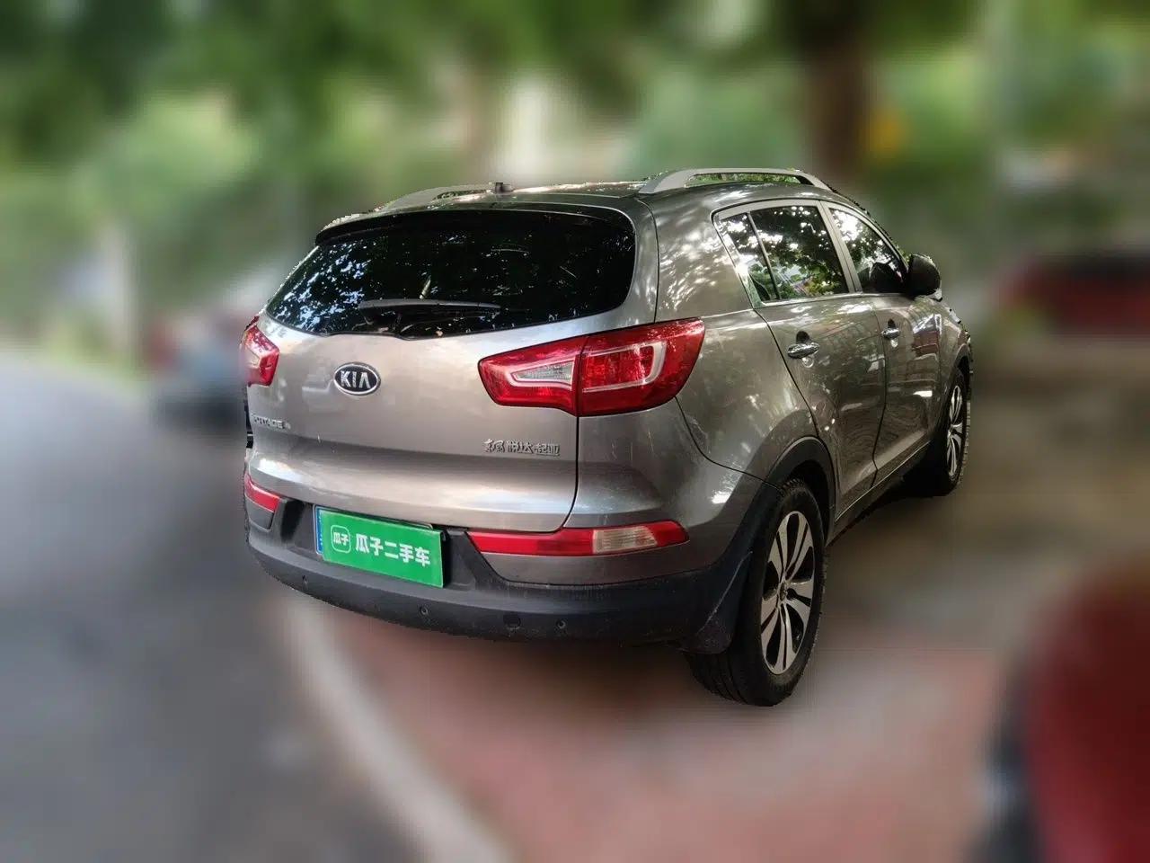 Kia Sportage R 2011 2.0L Automatic Two-Wheel Drive Premium Edition — миниатюра 6