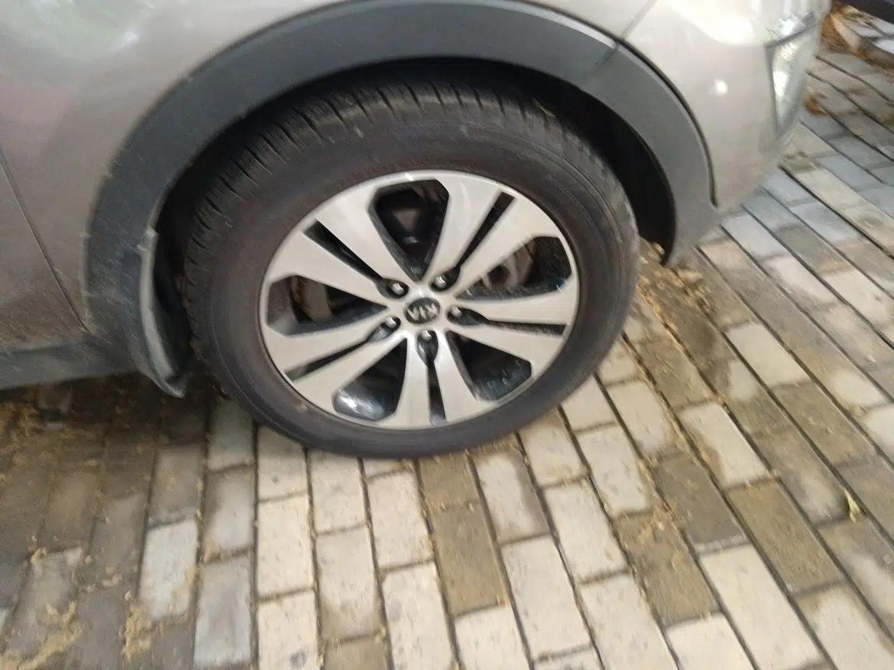 Kia Sportage R 2011 2.0L Automatic Two-Wheel Drive Premium Edition — миниатюра 8