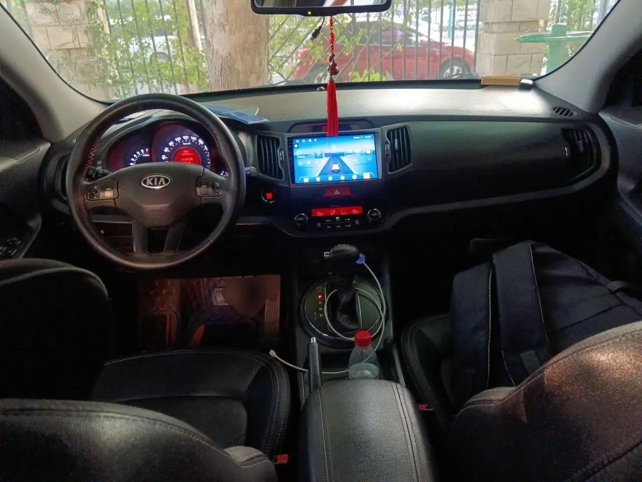 Kia Sportage R 2011 2.0L Automatic Two-Wheel Drive Premium Edition — миниатюра 9