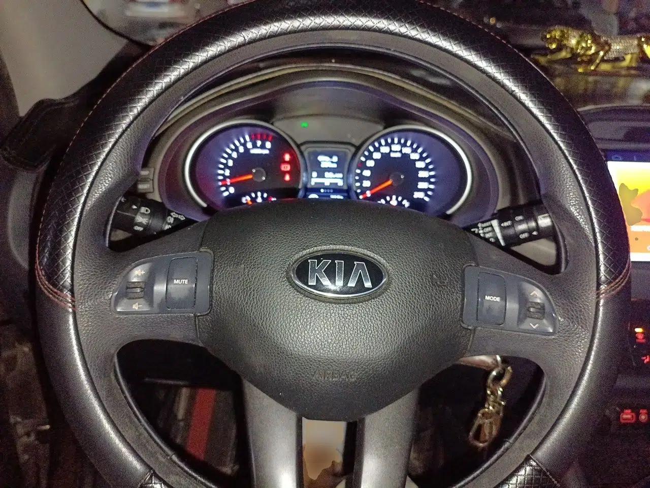 Kia Sportage R 2015 2.0L Automatic Two-Wheel Drive GL — миниатюра 10