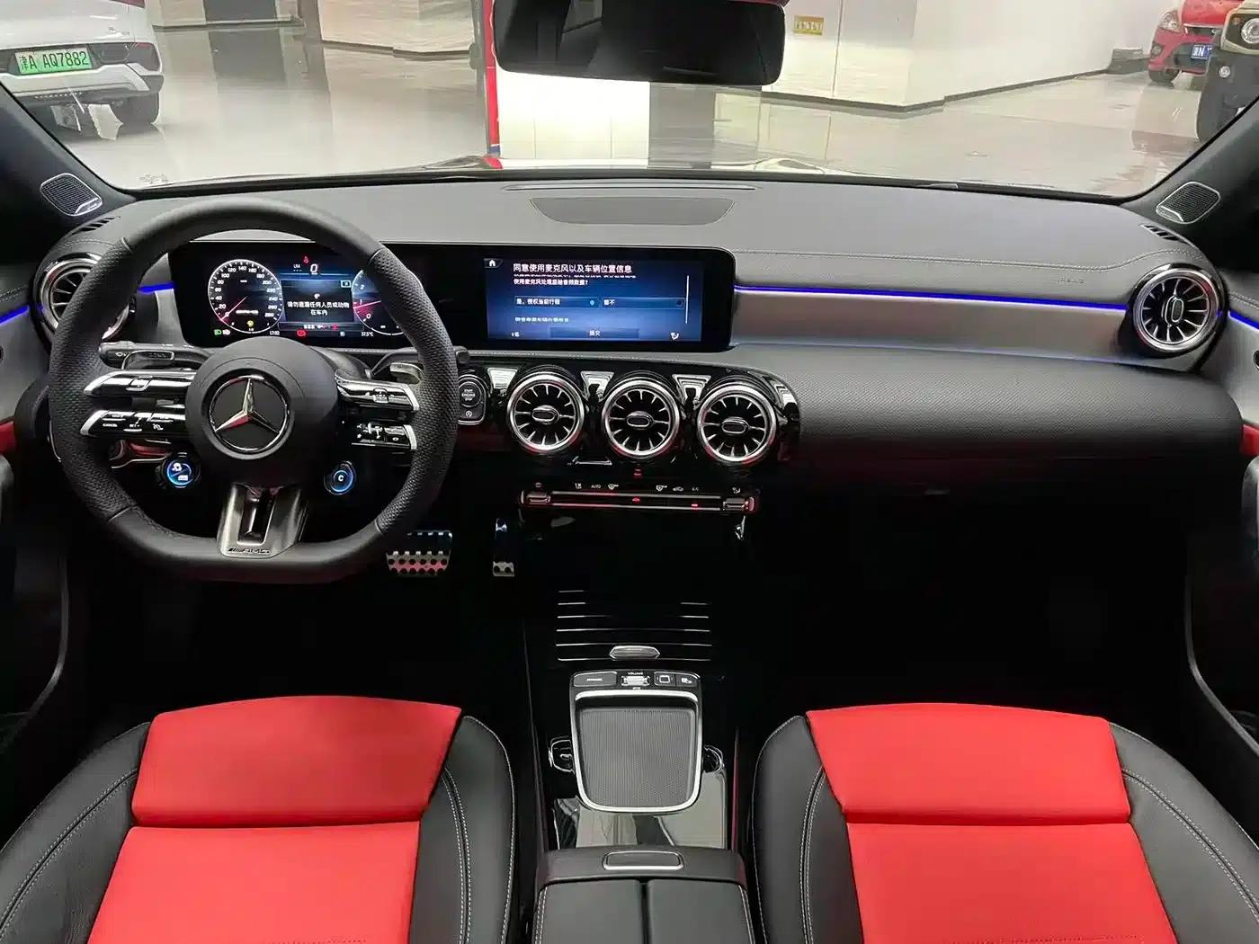 Imported 2025 Mercedes-Benz A-Class AMG A 35 4MATIC — миниатюра 6