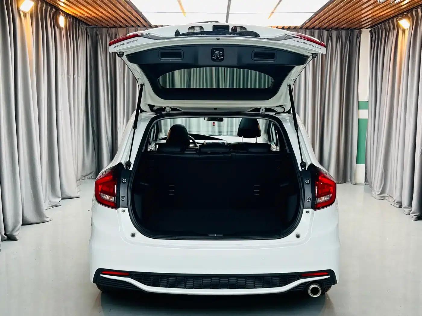 Jade 2017 1.8L Automatic Comfort Edition 5-seater — миниатюра 6