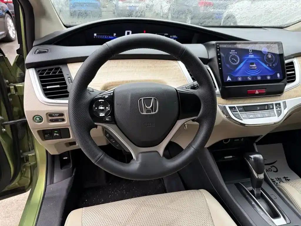 Jade 2013 1.8L Automatic Comfort Edition 5-seater — миниатюра 6