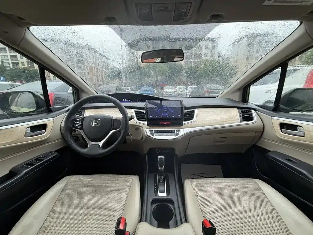 Jade 2013 1.8L Automatic Comfort Edition 5-seater — миниатюра 10