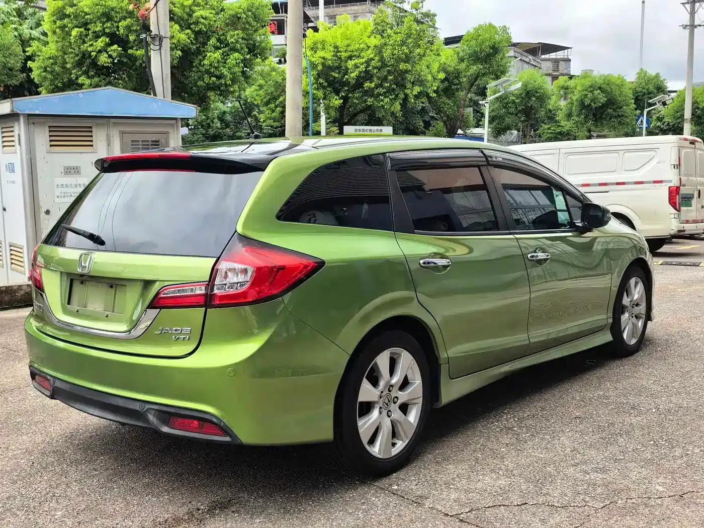 Jade 2014 1.8L CVT Luxury Edition 5-seater — миниатюра 4