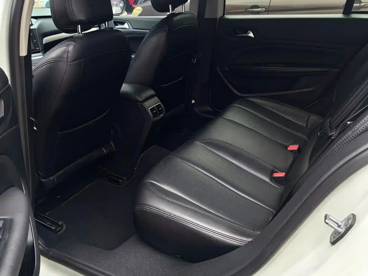 Peugeot 408 2016 1.6T Automatic Luxury Edition — миниатюра 5