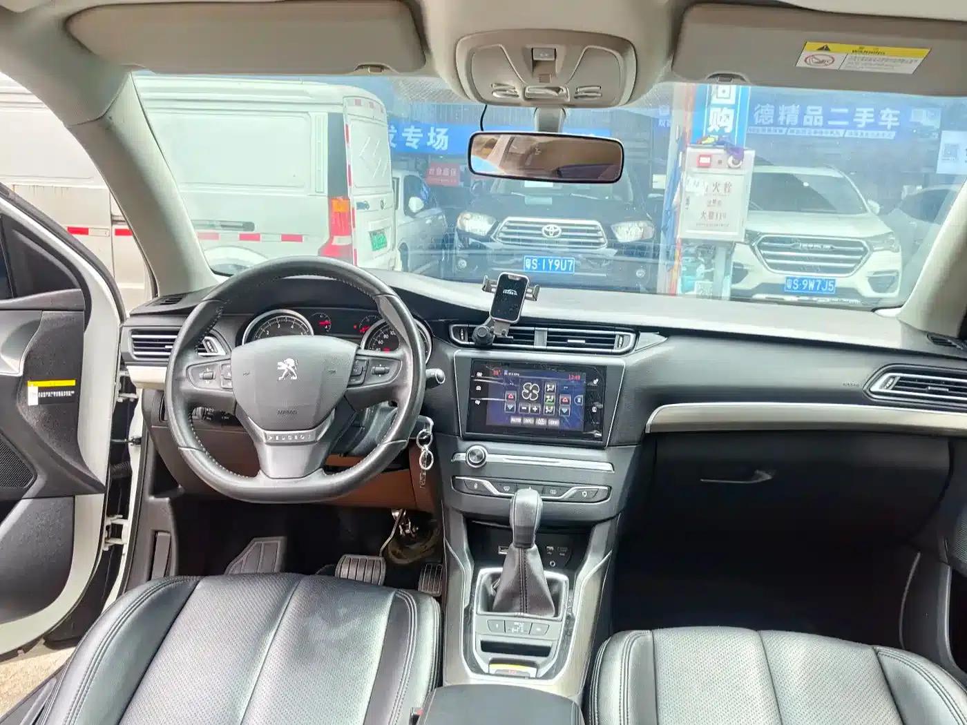 Peugeot 408 2016 1.6T Automatic Luxury Edition — миниатюра 8