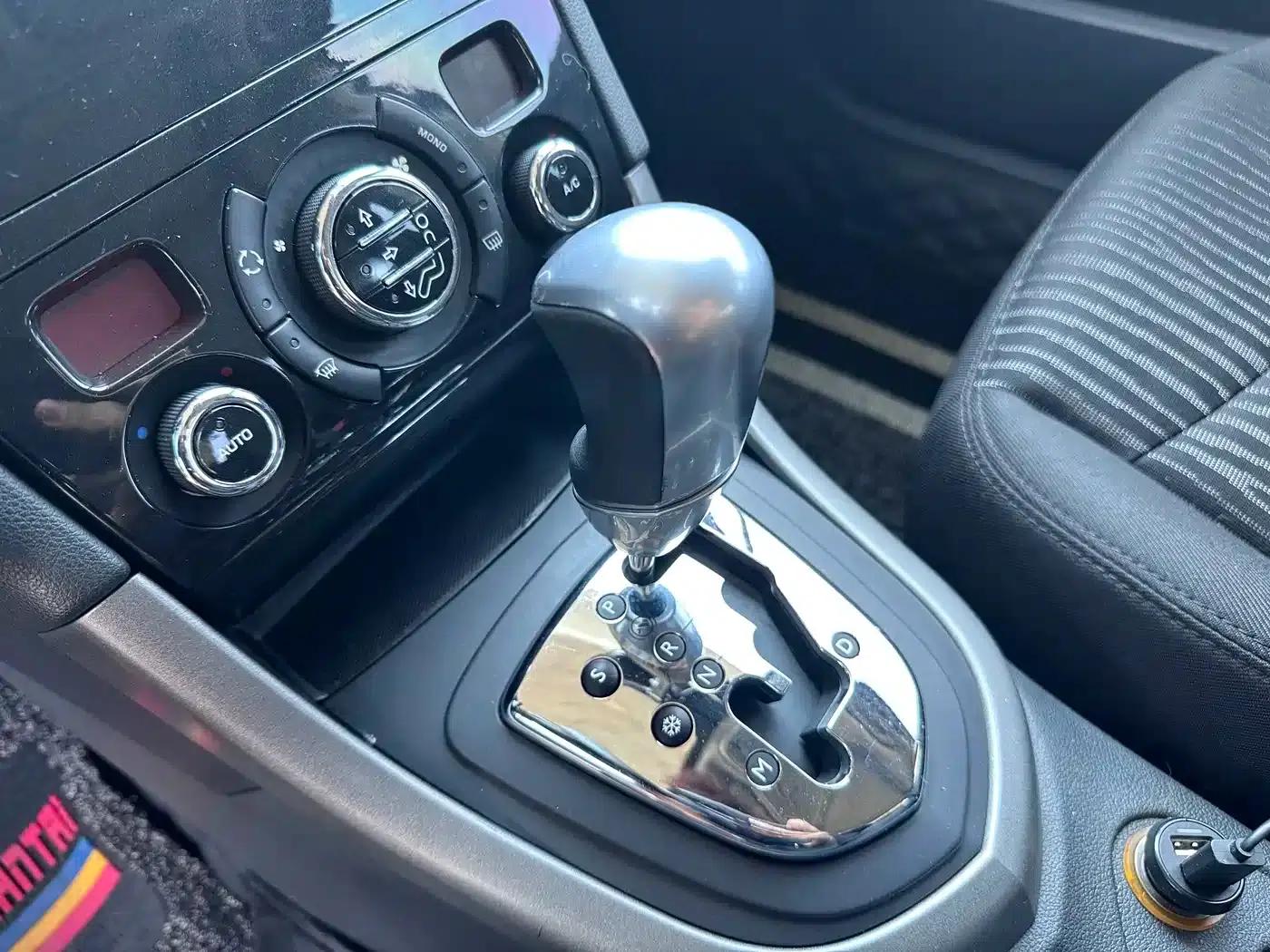 Peugeot 408 2013 2.0L Automatic Luxury Edition — миниатюра 13