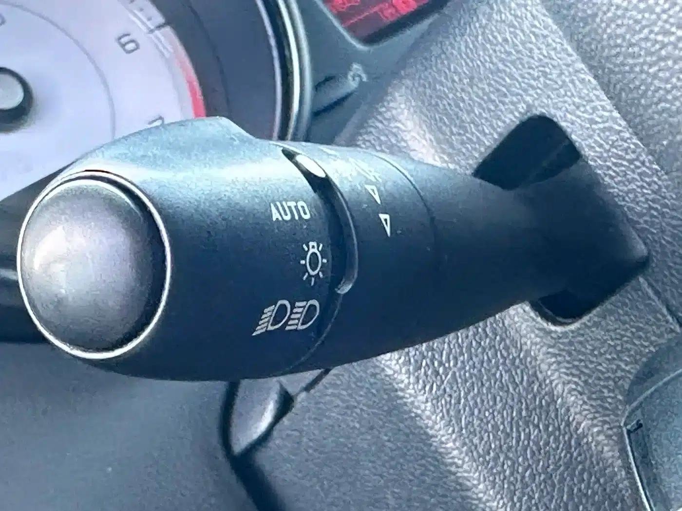 Peugeot 408 2013 2.0L Automatic Luxury Edition — миниатюра 14