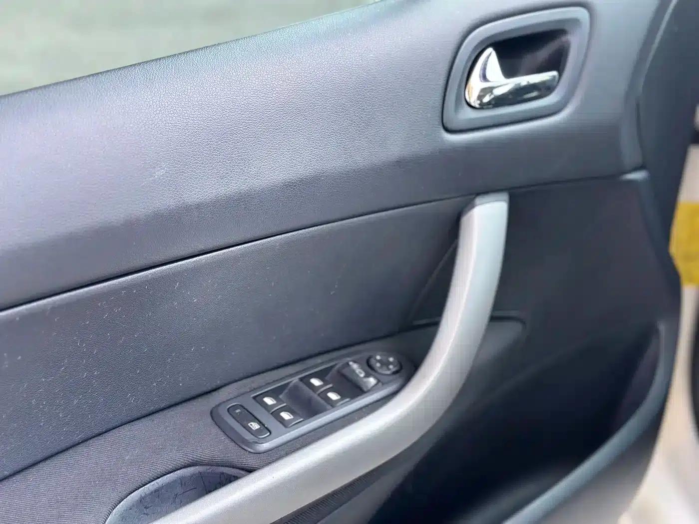 Peugeot 408 2013 2.0L Automatic Luxury Edition — миниатюра 15