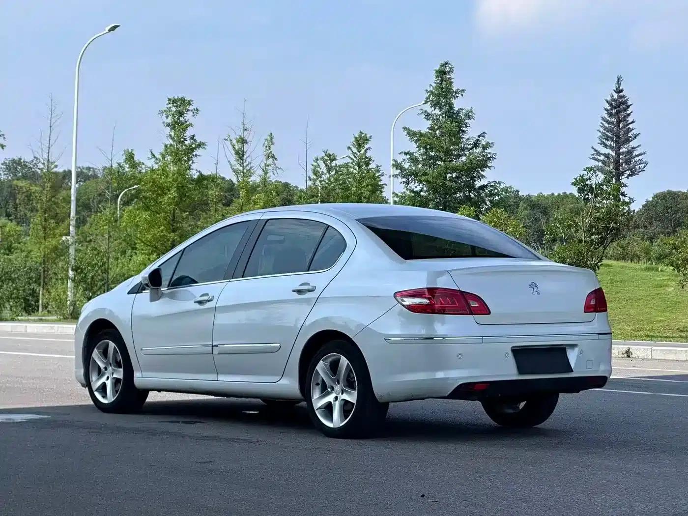 Peugeot 408 2013 2.0L Automatic Luxury Edition — миниатюра 17