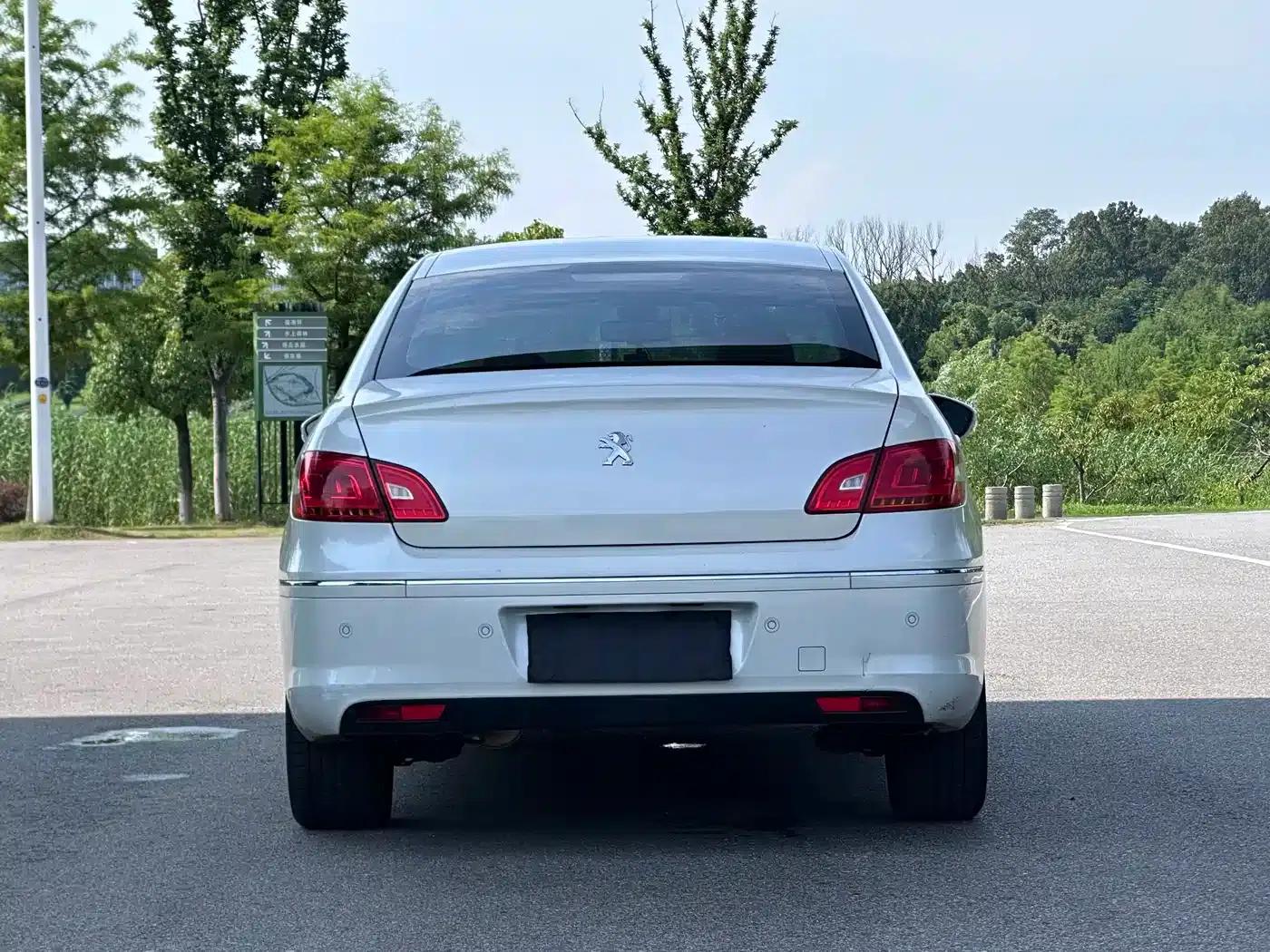 Peugeot 408 2013 2.0L Automatic Luxury Edition — миниатюра 18