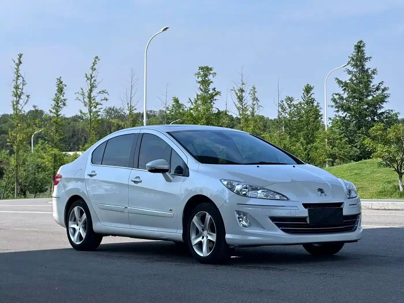 Peugeot 408 2013 2.0L Automatic Luxury Edition — миниатюра 4