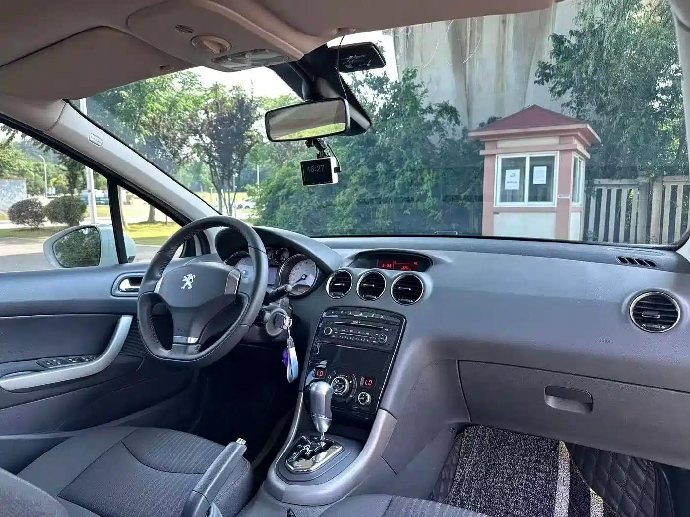 Peugeot 408 2013 2.0L Automatic Luxury Edition — миниатюра 8
