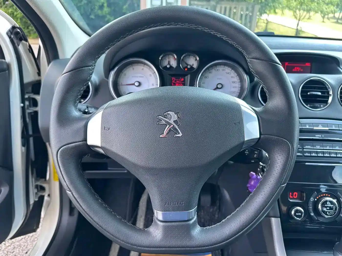 Peugeot 408 2013 2.0L Automatic Luxury Edition — миниатюра 10