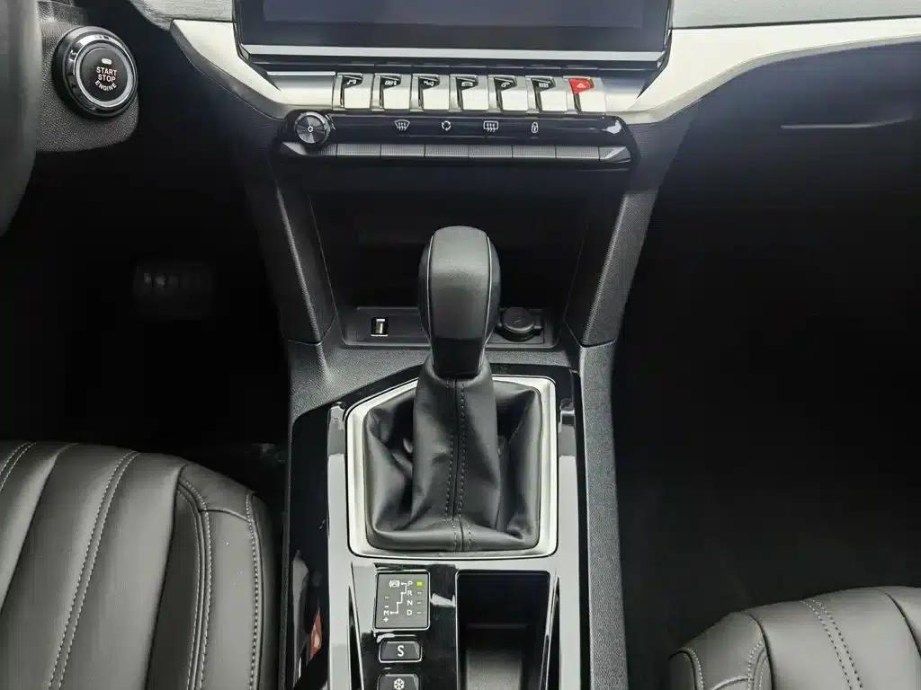 Peugeot 408 2022 1.6T Chasing Light Edition — миниатюра 13