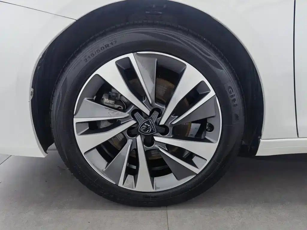 Peugeot 408 2022 1.6T Chasing Light Edition — миниатюра 17