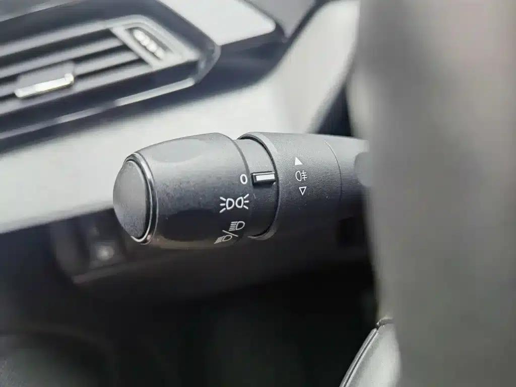 Peugeot 408 2022 1.6T Chasing Light Edition — миниатюра 21