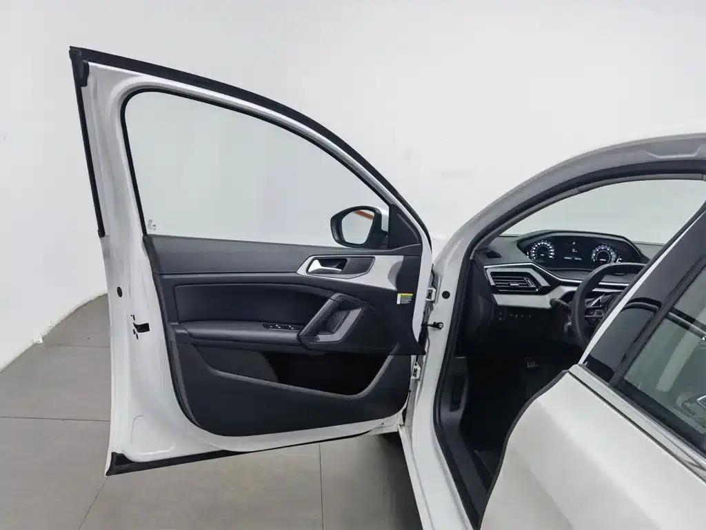 Peugeot 408 2022 1.6T Chasing Light Edition — миниатюра 8