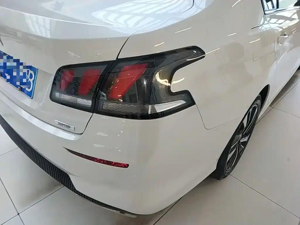 Peugeot 408 2020 360THP 10th Anniversary Edition — миниатюра 8