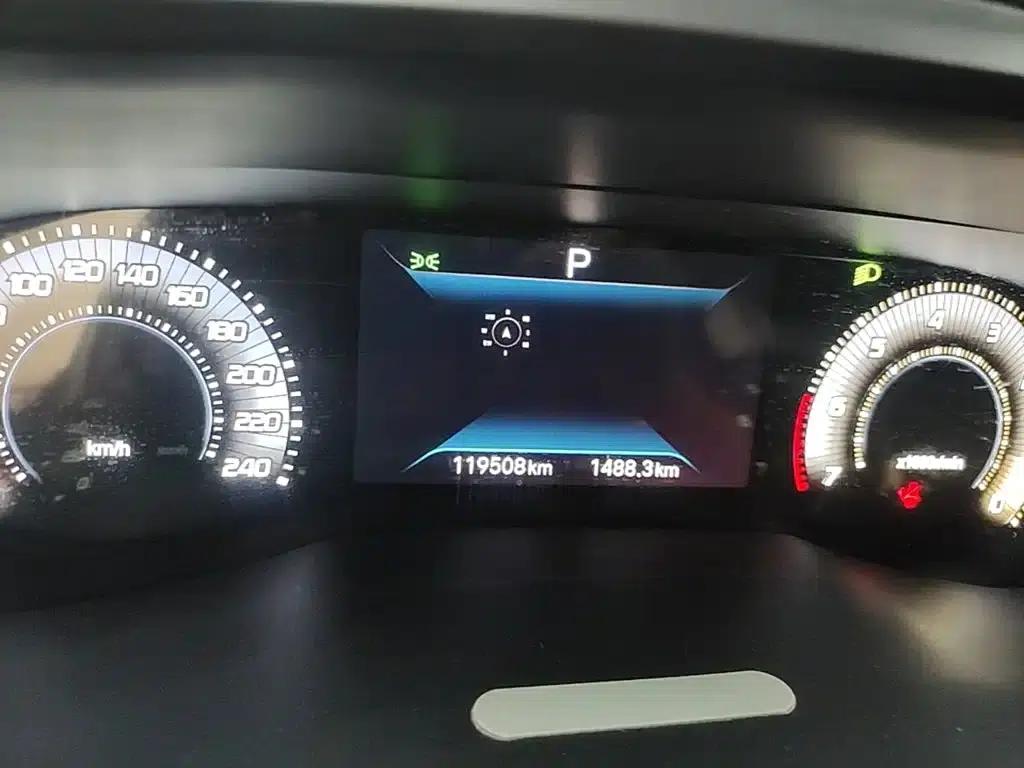 Peugeot 408 2022 1.6T Chasing Light Edition — миниатюра 12