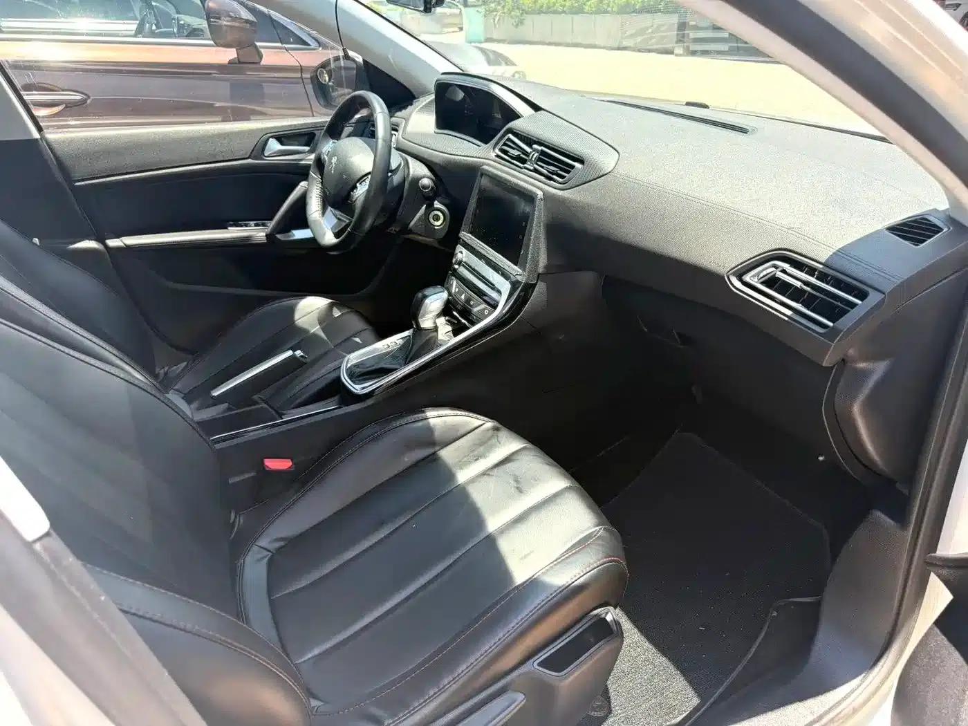 Peugeot 308 2018 1.6L Automatic Luxury Edition — миниатюра 6