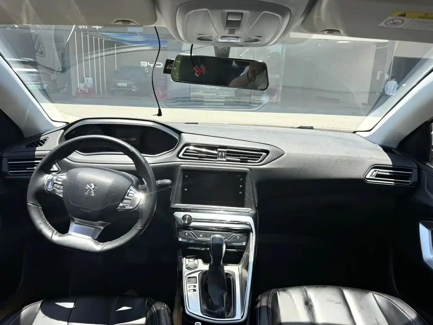 Peugeot 308 2018 1.6L Automatic Luxury Edition — миниатюра 7