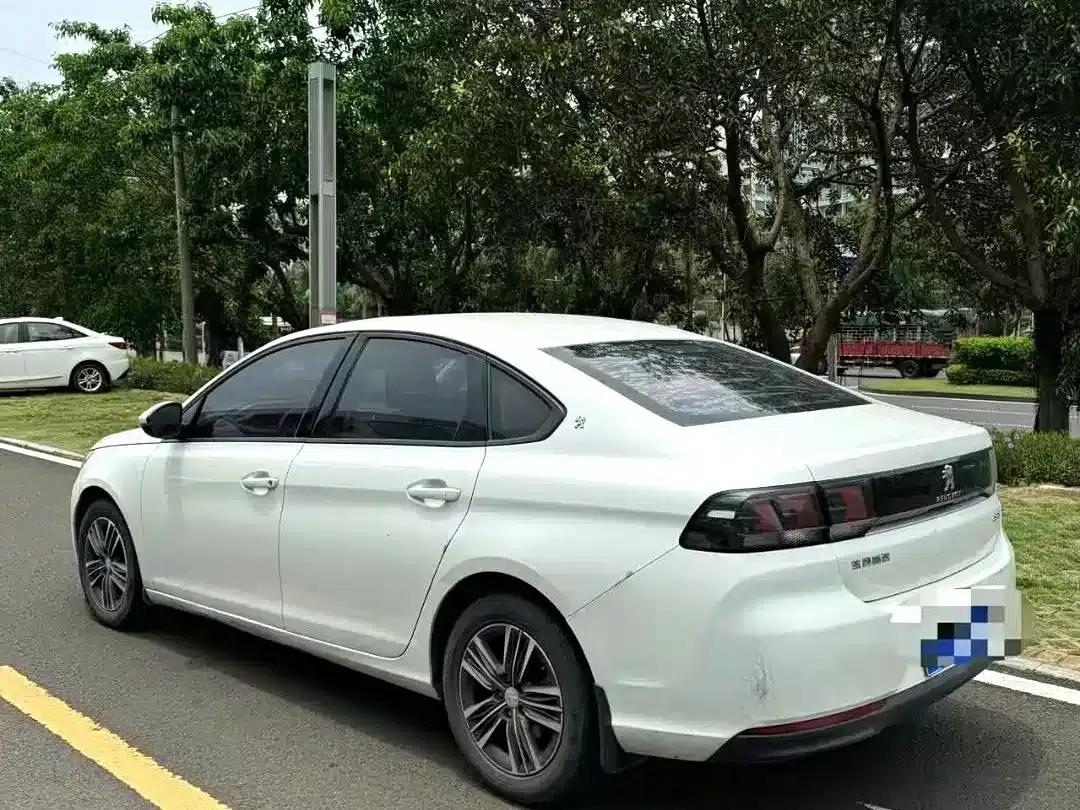 Peugeot 308 2018 1.6L Automatic Luxury Edition — миниатюра 8