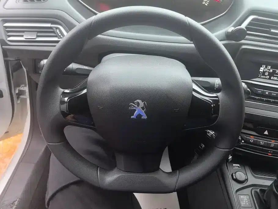 Peugeot 308 2016 1.6L Automatic Fashion Edition — миниатюра 15