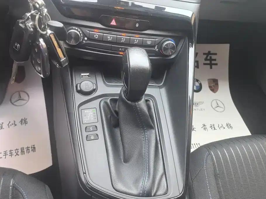 Peugeot 308 2016 1.6L Automatic Fashion Edition — миниатюра 16