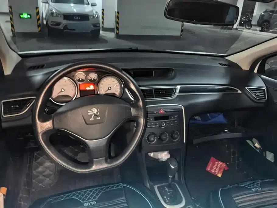 Peugeot 308 2013 1.6L Automatic Premium Edition — миниатюра 12