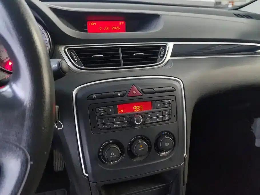 Peugeot 308 2013 1.6L Automatic Premium Edition — миниатюра 13